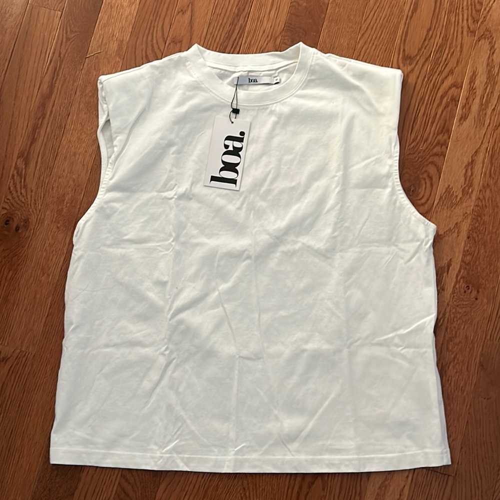 NWT boa. Women’s Shoulder Pad Tee White Size Medium